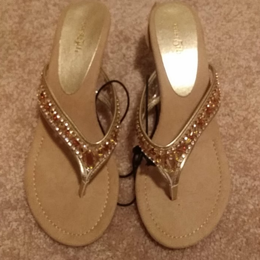Shoe - Picture 2 of 8